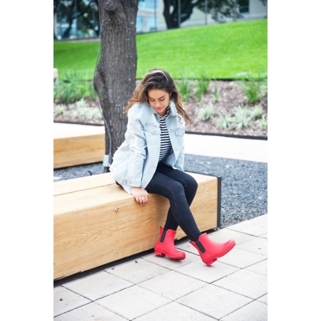 Red chelsea hot sale rain boots